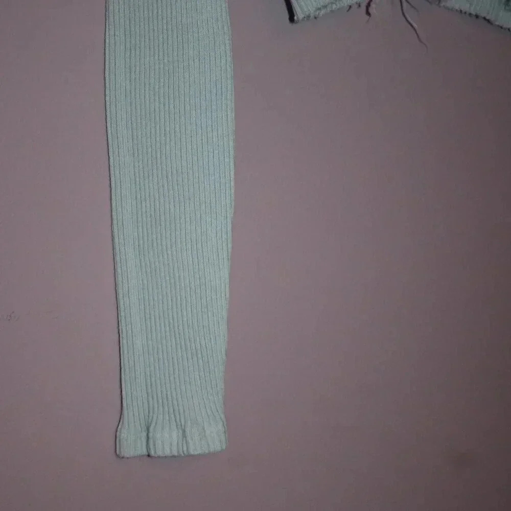 Brandy Melville Long Sleeve Ribbed V-Neck Shirt - Picture 4 of 12